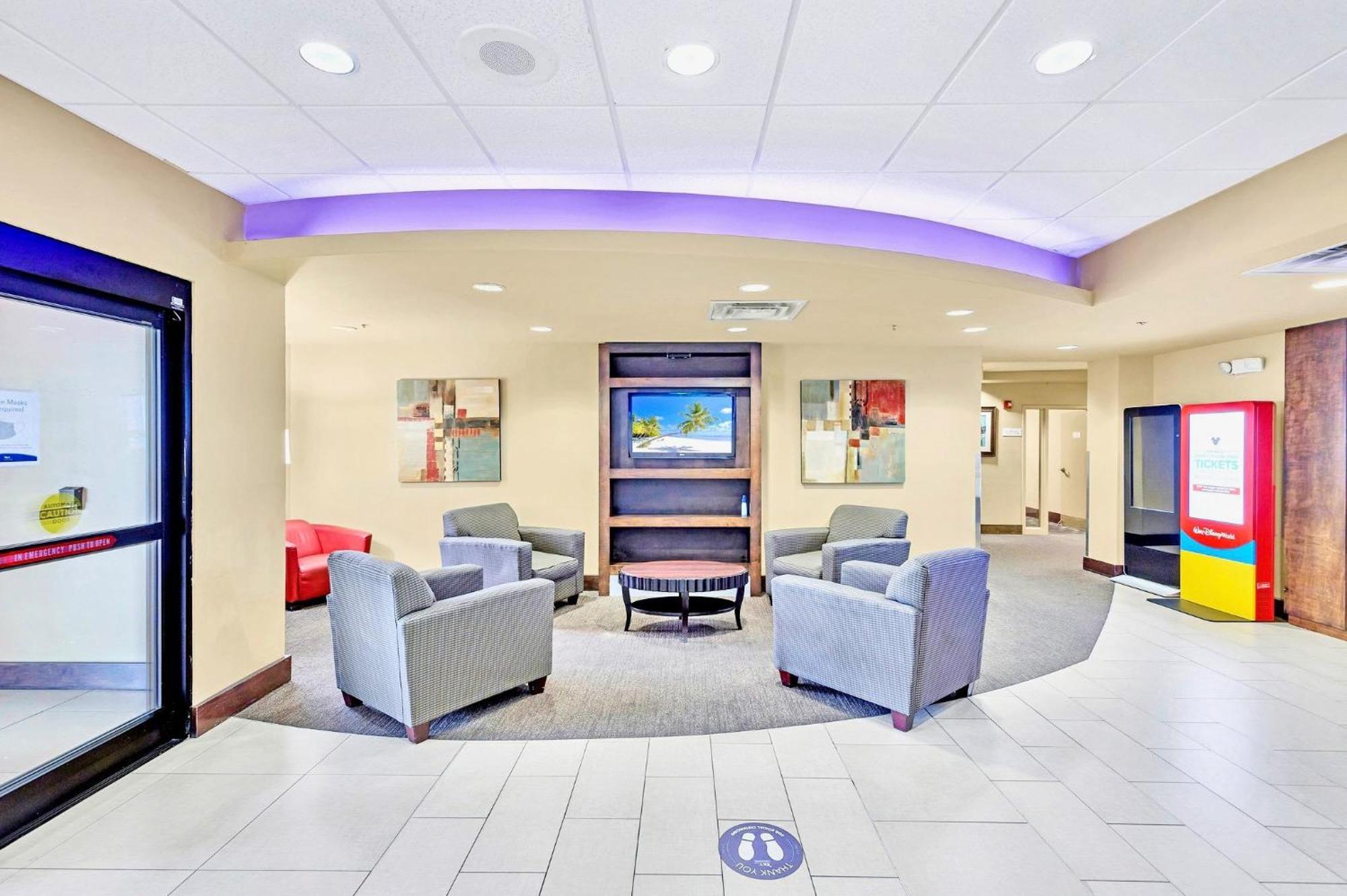 Near Universal Unit - Hot Tub & Pool Apartment Orlando