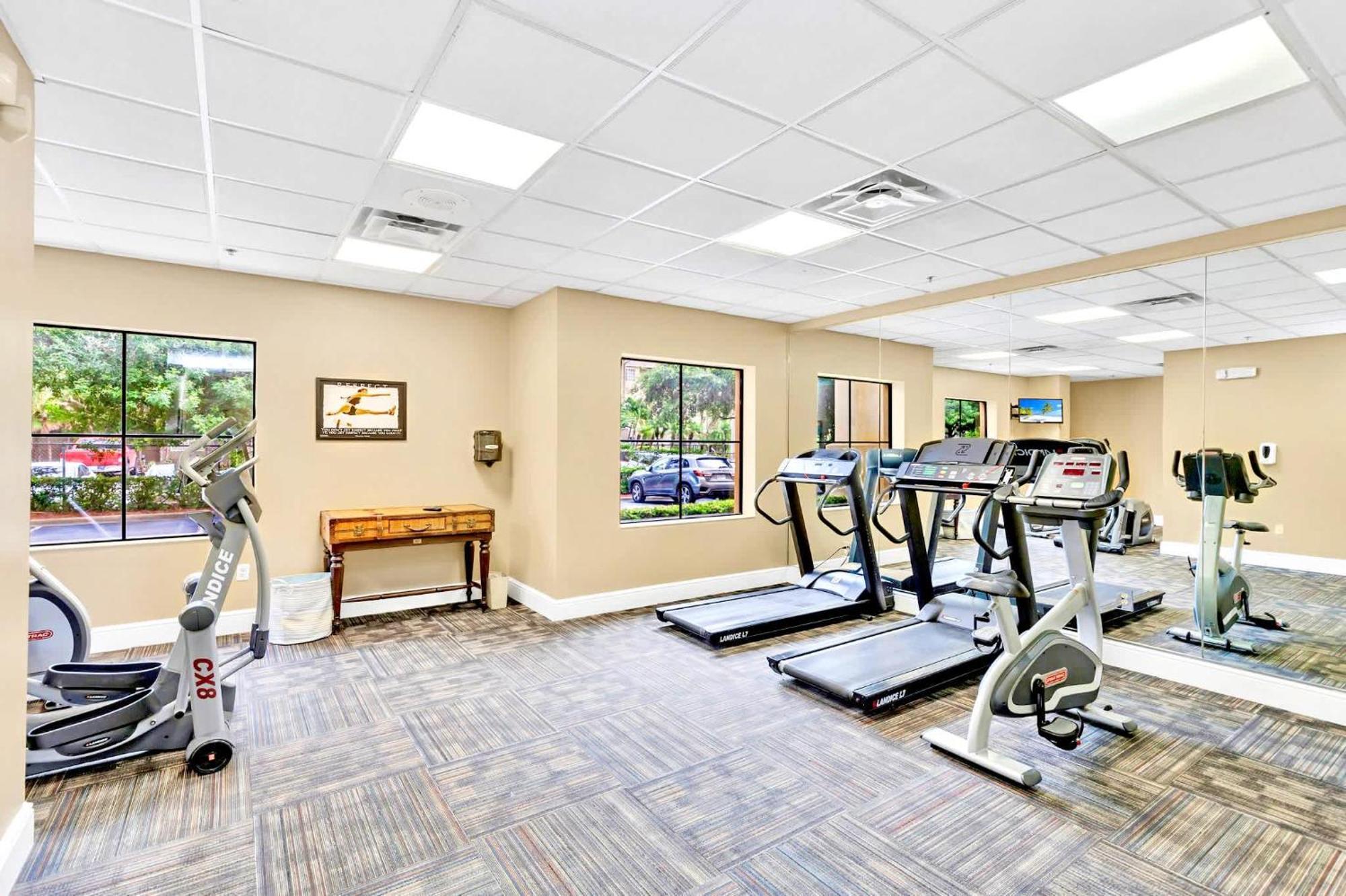 Apartment Near Universal Unit - Hot Tub & Pool Orlando