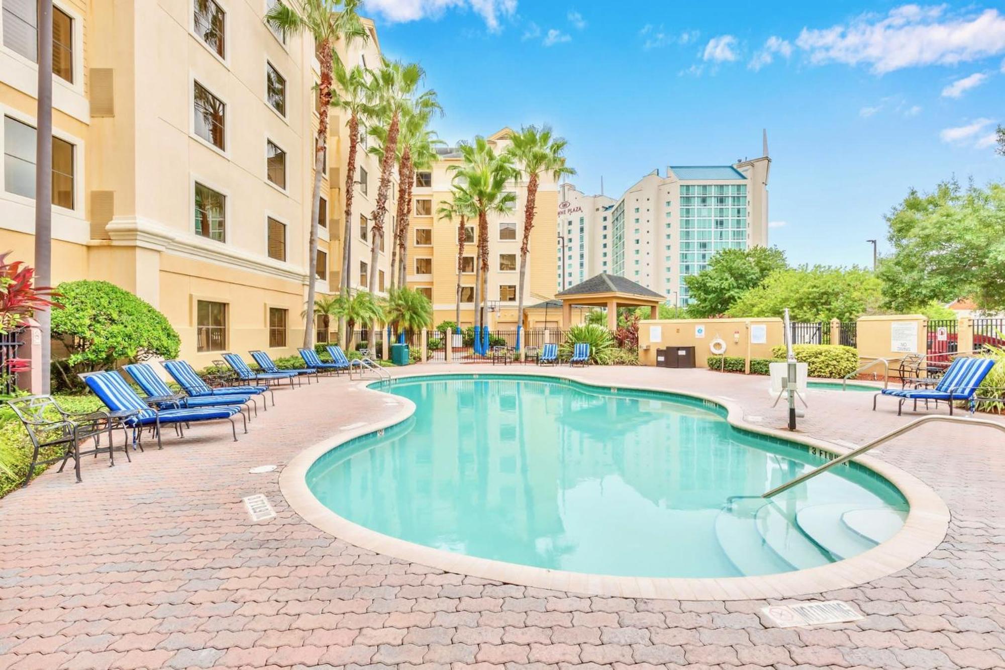 Near Universal Unit - Hot Tub & Pool Orlando
